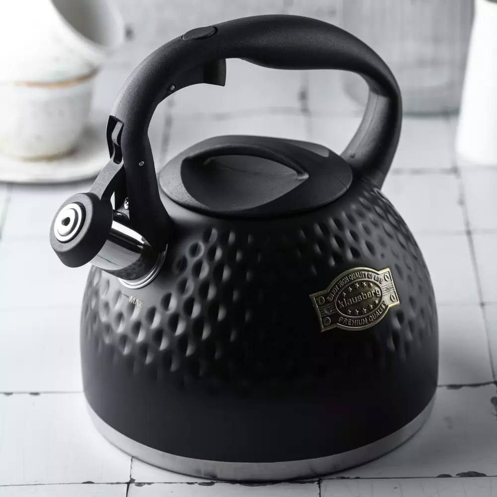 czajnik tradycyjny z gwizdkiem czarny