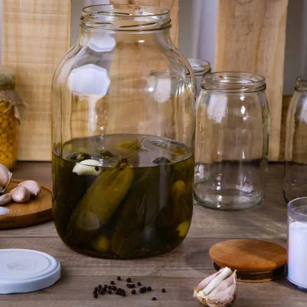 Słoik szklany typu Twist do kiszenia ogórków na przetwory 4 litry z zakrętką i szczypcami Altom Design