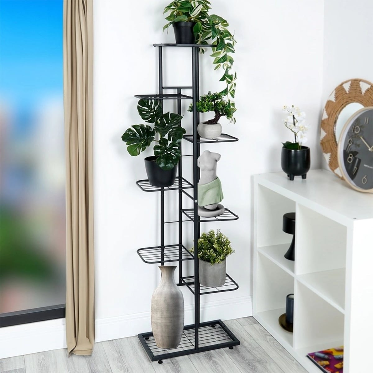 Kwietnik metalowy 142 cm czarny 8-poziomowy stojak na kwiaty i dekoracje Vilde