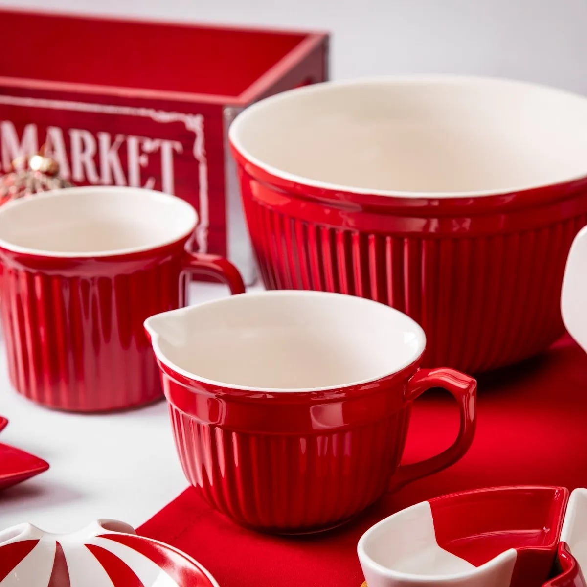 Miska ceramiczna z uchwytem i wylewką czerwona 13,5 cm Altom Design Red Chilli