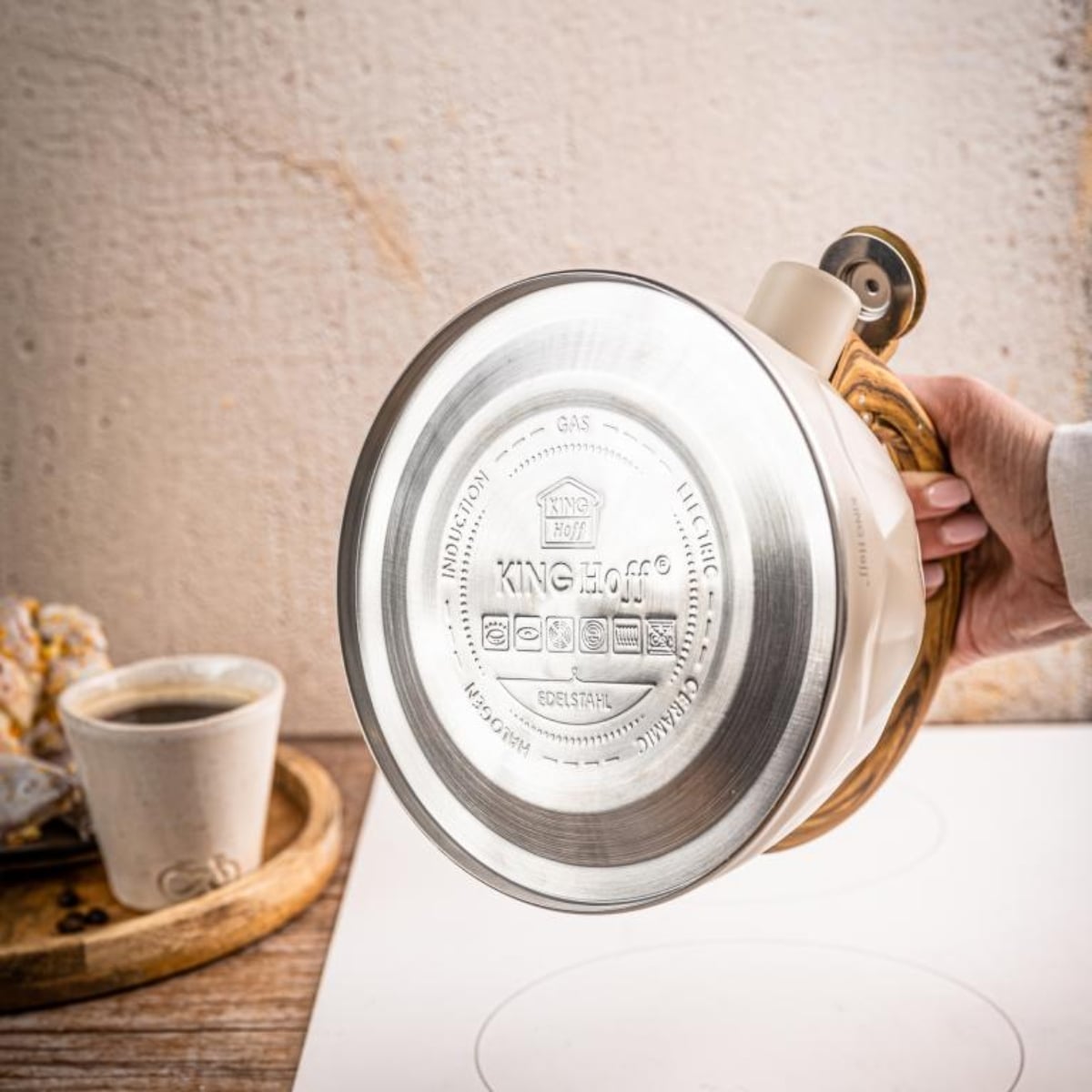Czajnik tradycyjny z gwizdkiem ze stali nierdzewnej beżowy Kinghoff