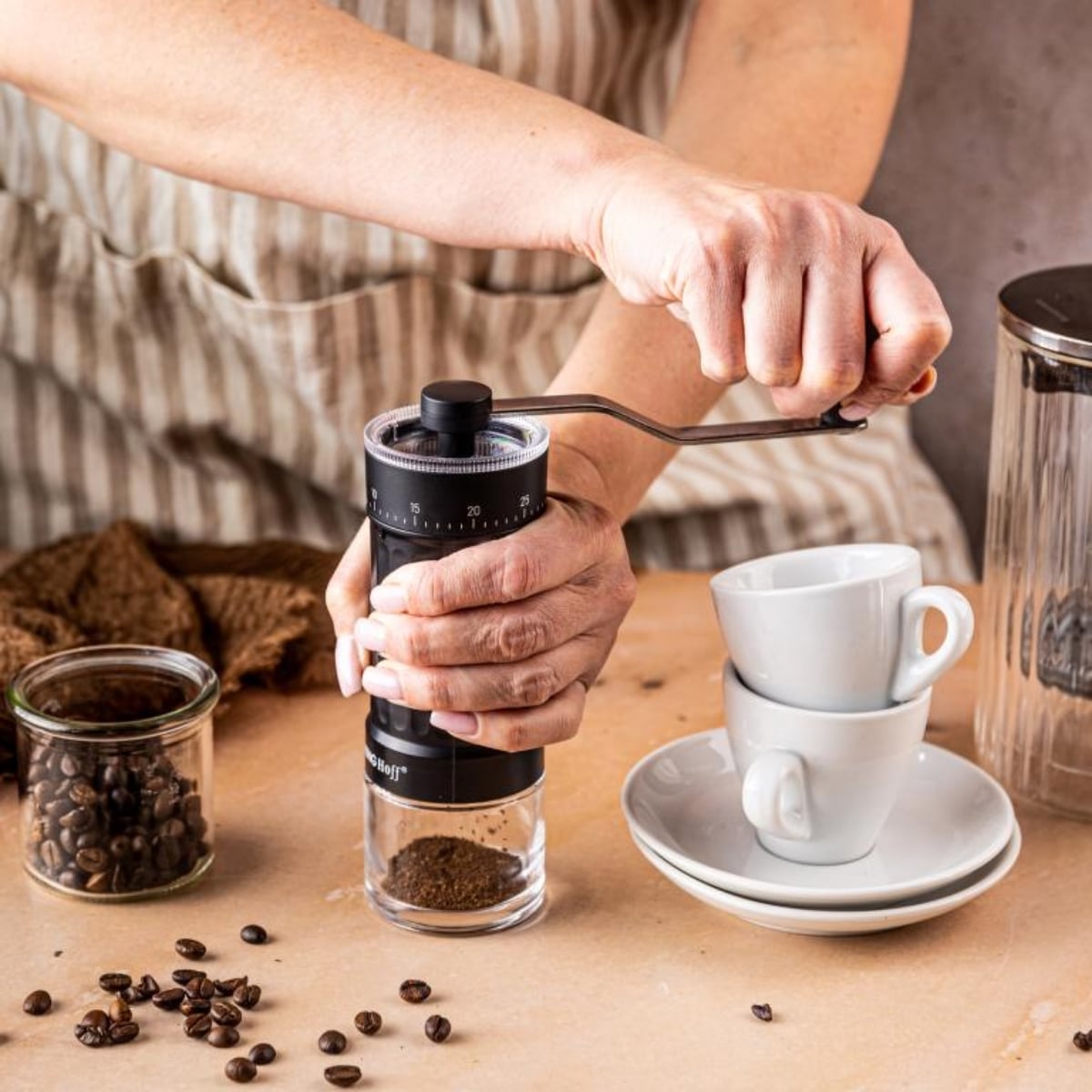 Ręczny młynek do kawy z regulacja grubości mielenia, żarna z sczoteczka w zestawie Kinghoff