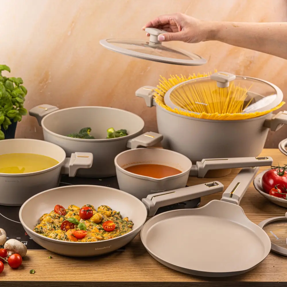  Zestaw garnków aluminiowych beżowych z powłoką nieprzywierającą 12 el. komplet z patelnia wraz z rondlem Klausberg
